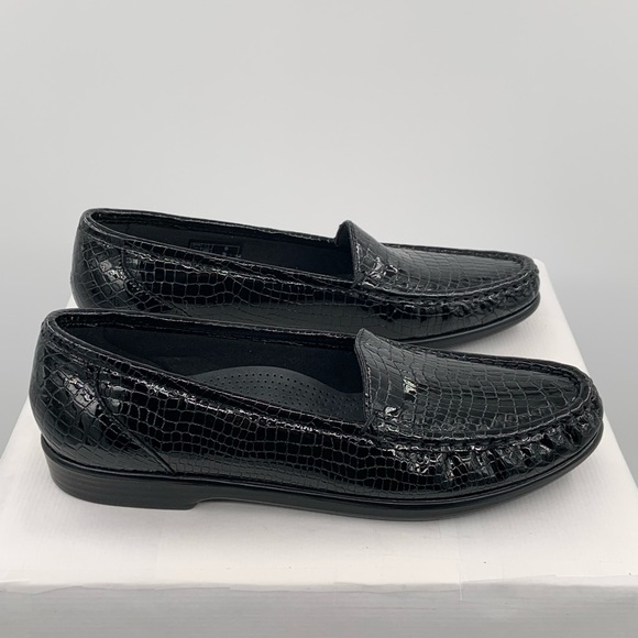 NWT NIB SAS Women’s Simplify Slip On Black Croc Leather Loafer Shoes - Picture 2 of 11